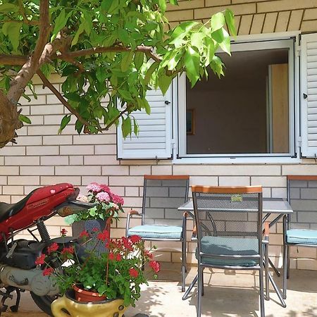 Studio Apartman Mia Стобрек Экстерьер фото
