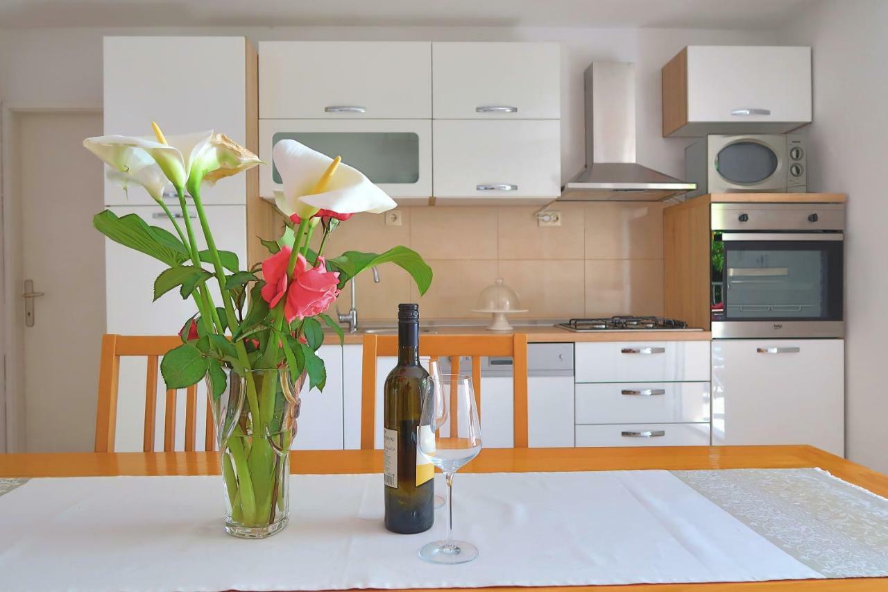 Studio Apartman Mia Стобрек Экстерьер фото