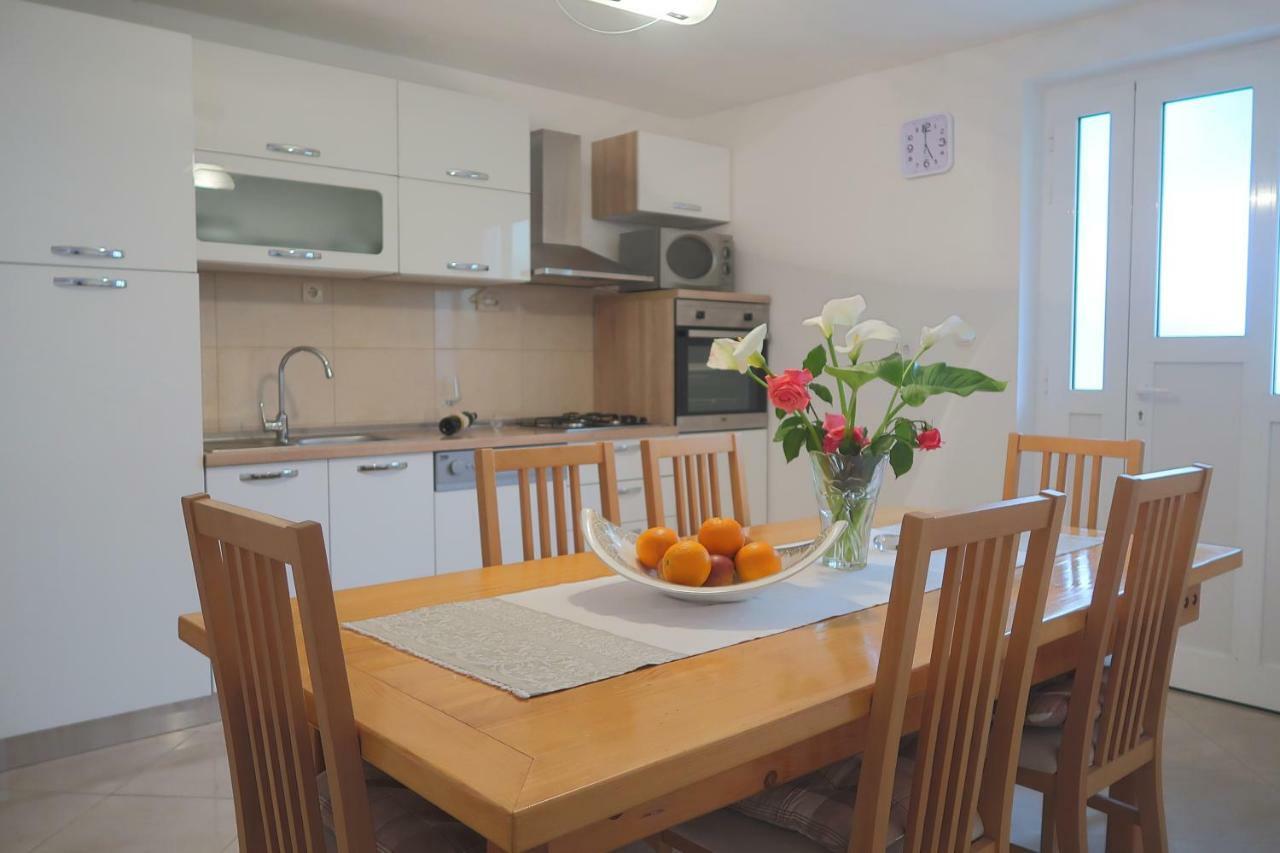 Studio Apartman Mia Стобрек Экстерьер фото