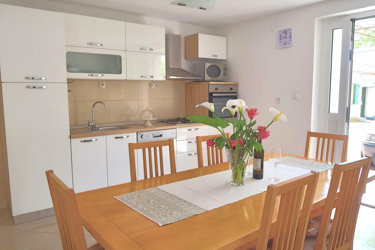 Studio Apartman Mia Стобрек Экстерьер фото