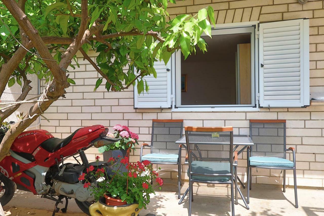 Studio Apartman Mia Стобрек Экстерьер фото