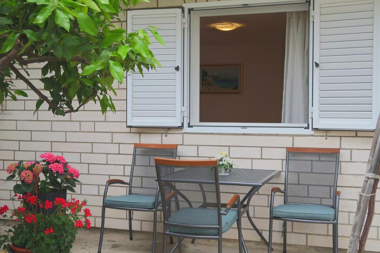 Studio Apartman Mia Стобрек Экстерьер фото