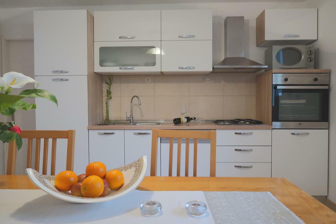 Studio Apartman Mia Стобрек Экстерьер фото