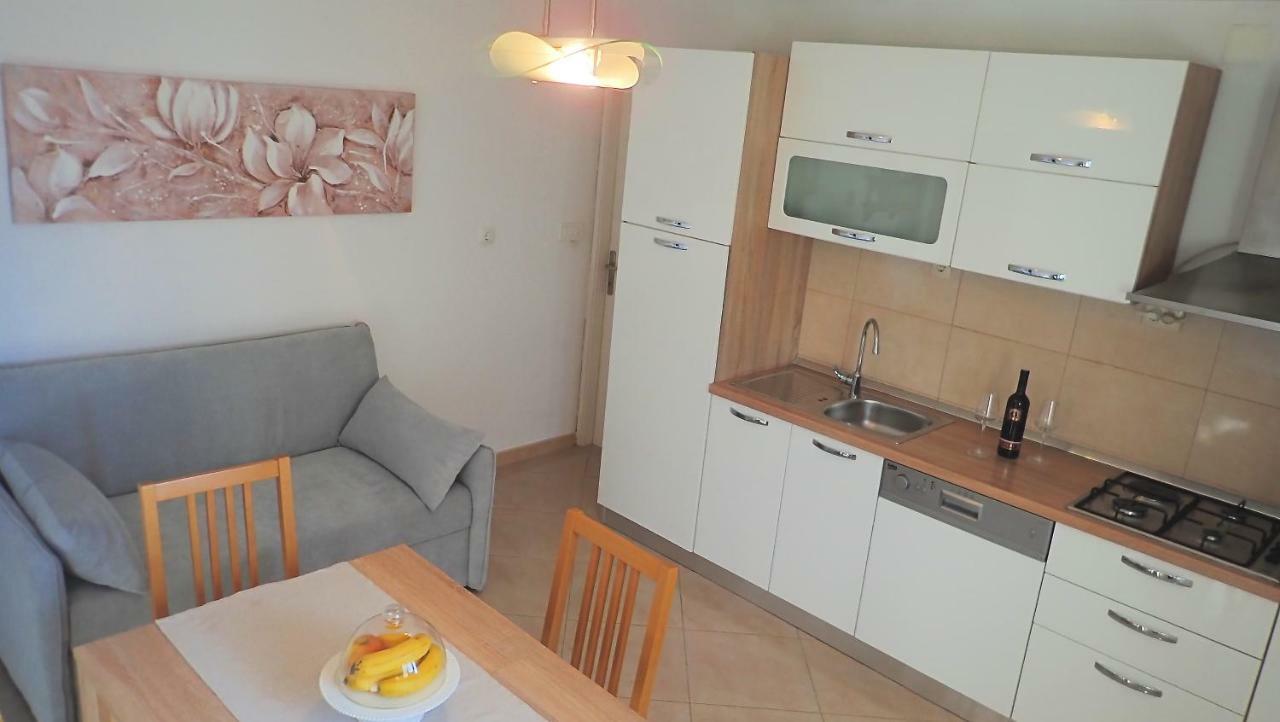 Studio Apartman Mia Стобрек Экстерьер фото